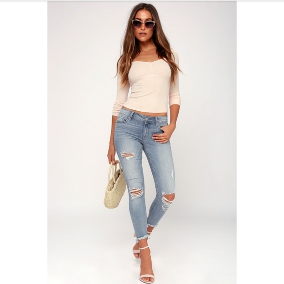Distressed Frayed Hem Cropped Jeans